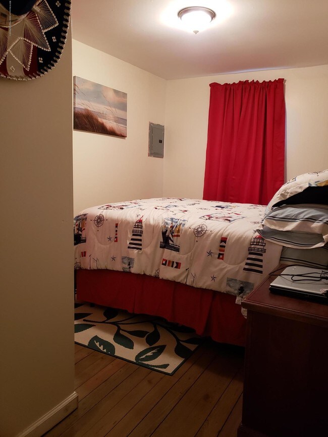 Building Photo - 239 Bay Ave