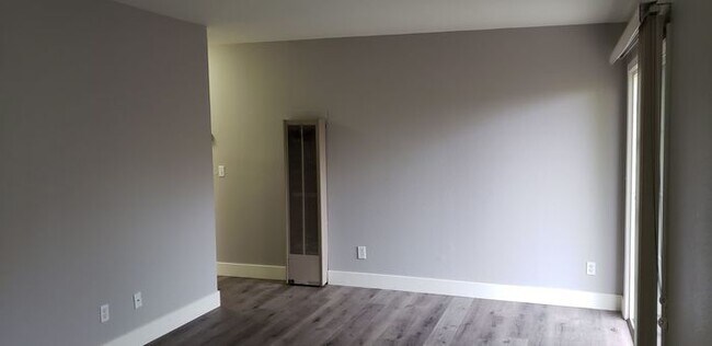 Building Photo - 17709 Sunset Way