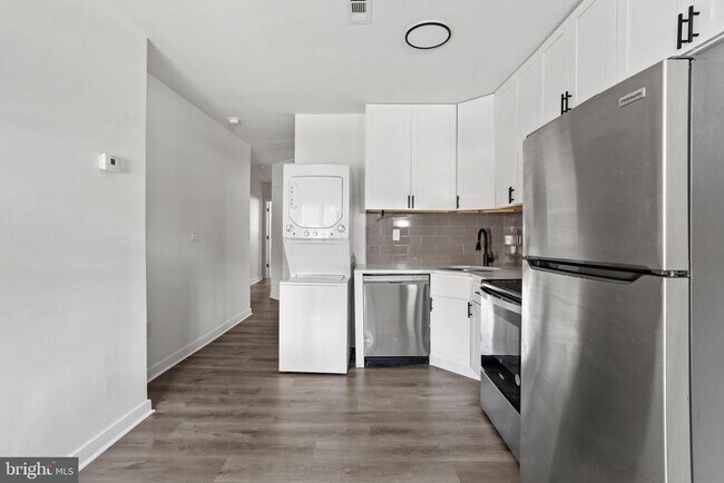 Building Photo - 6422 Haverford Ave