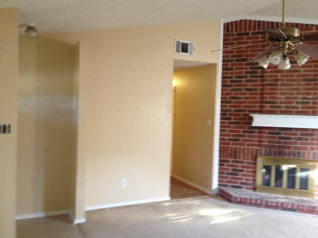 Building Photo - 1240 Oak Park Dr