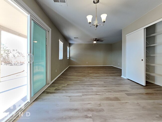 Foto del edificio - 1426 S 222nd Ln