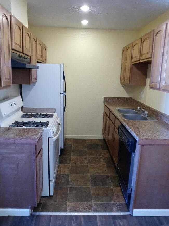 KITCHEN - 10732 E Exposition Ave