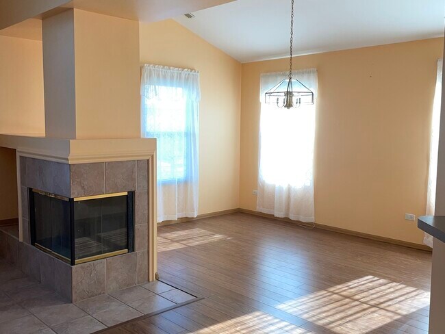 Building Photo - 2949 Stonewater Dr