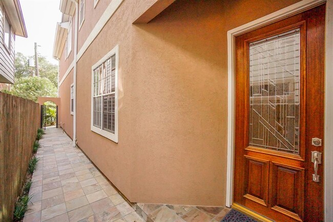 Foto del edificio - 4226 Childress St