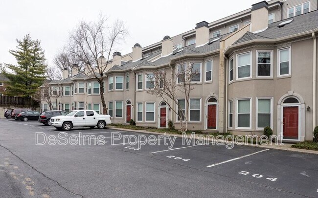 Foto del edificio - 205 Fairmont Ct