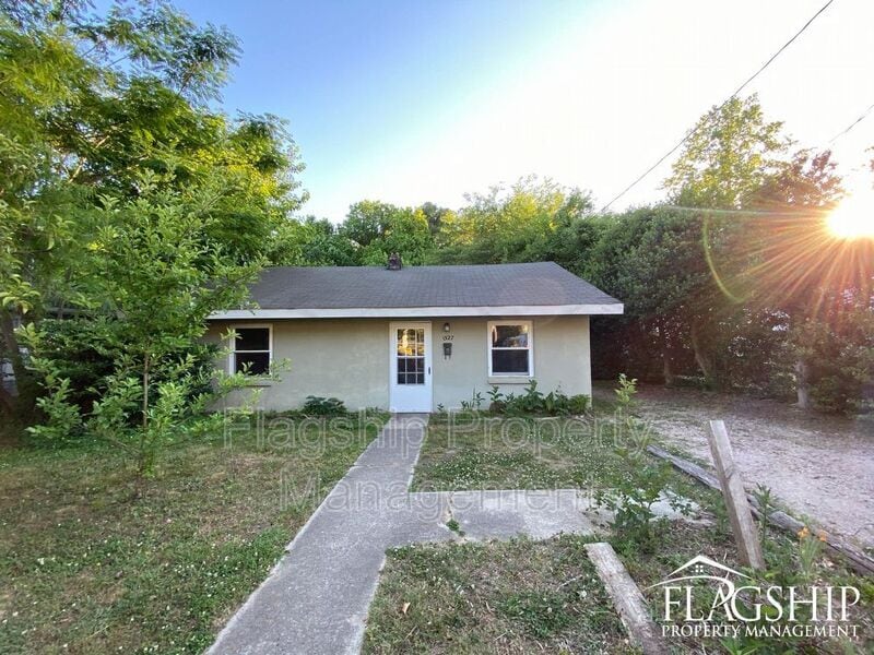 Primary Photo - 1527 Sunrise Ave