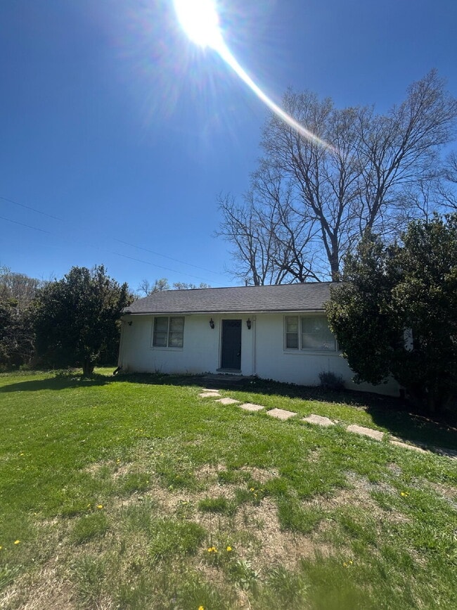 Charming Newly Renovated 2-Bedroom Home on 3 Acres – A Gardener’s Dream! - Charming Newly Renovated 2-Bedroom Home on 3 Acres – A Gardener’s Dream!