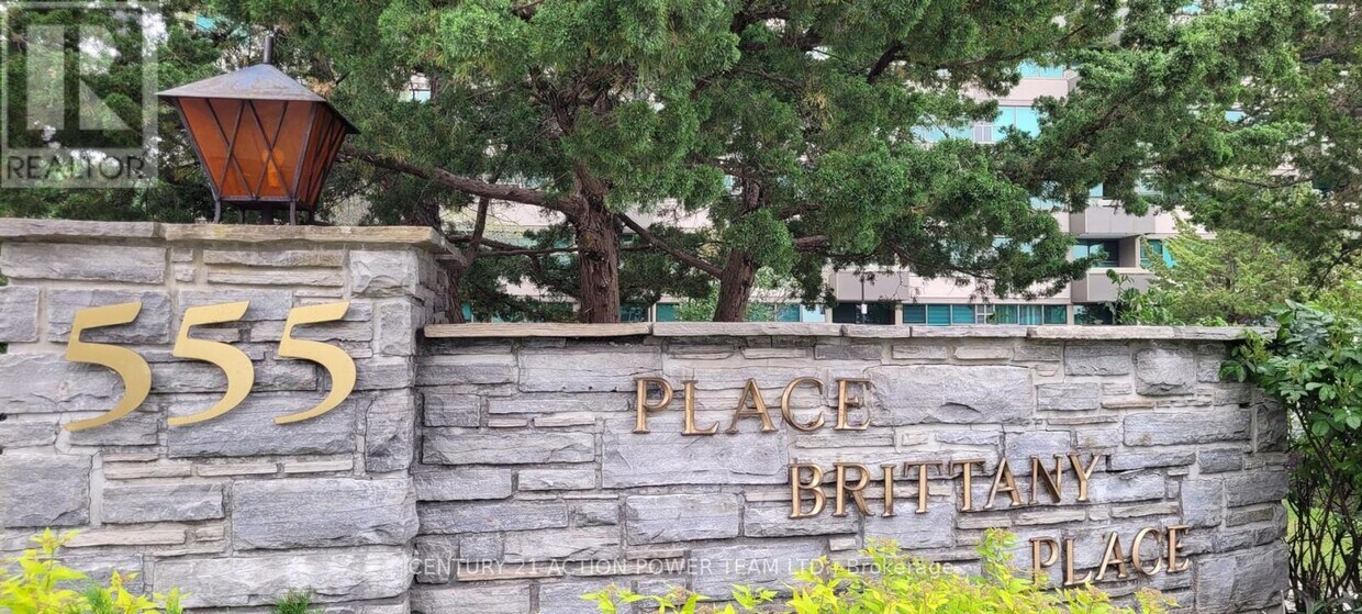 Photo principale - 555-1555 Brittany Dr