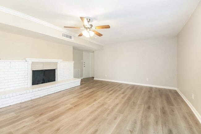 Building Photo - 8714 Miami Dr