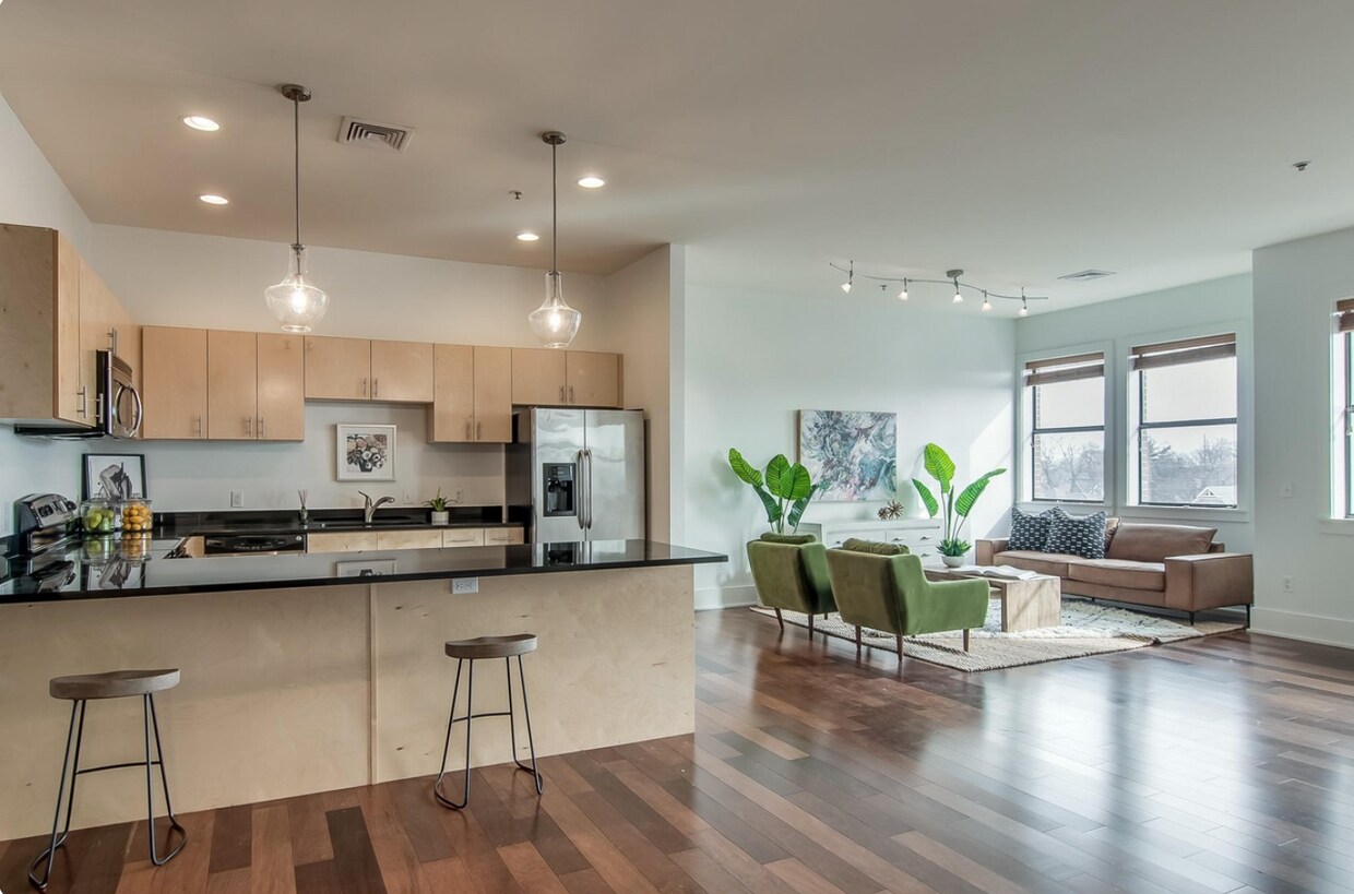Primary Photo - 2201 8th Ave S
