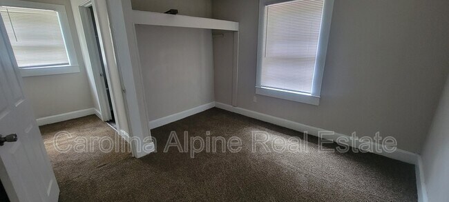 Building Photo - 1204 W Mauney Ave