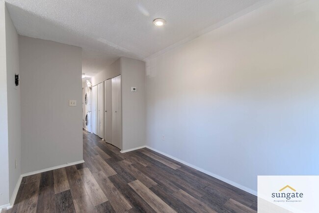 Foto del edificio - 11912 Tarragon Rd
