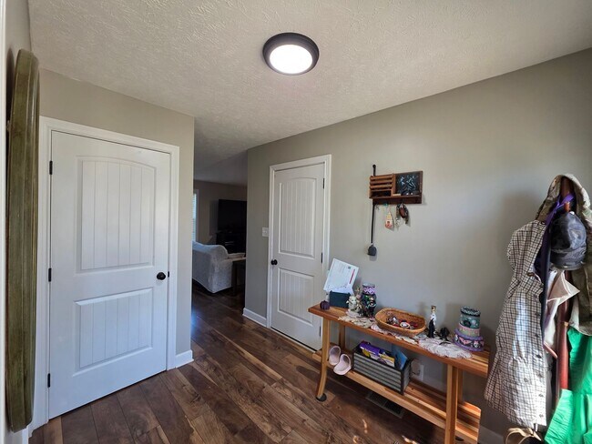 Building Photo - Charming 2-Story Home Available This Novem...