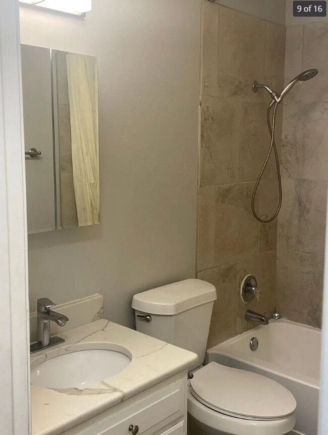 Foto del edificio - 6003 Brentcove Dr