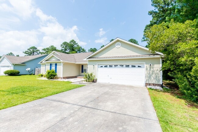 Building Photo - Great home in Hubert