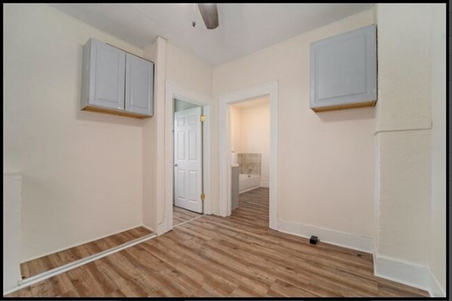 Building Photo - Cozy 3 Bedroom, 1 Bath Single Family Home ...