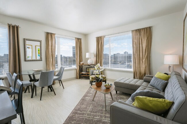 Foto del edificio - 789 N Sherman St