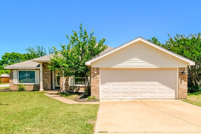 Building Photo - 2210 Westview Trail