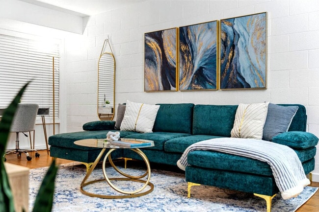 Building Photo - 109 E Broadway Rd