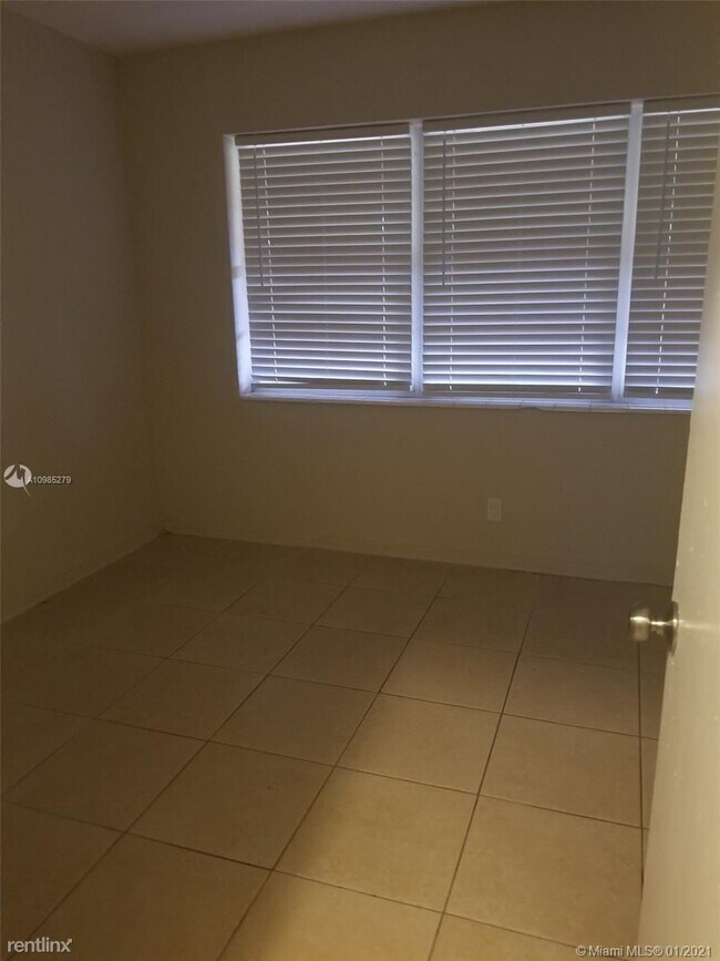 Foto del edificio - 2 br, 2 bath Duplex - 1300 SW 31st Ave