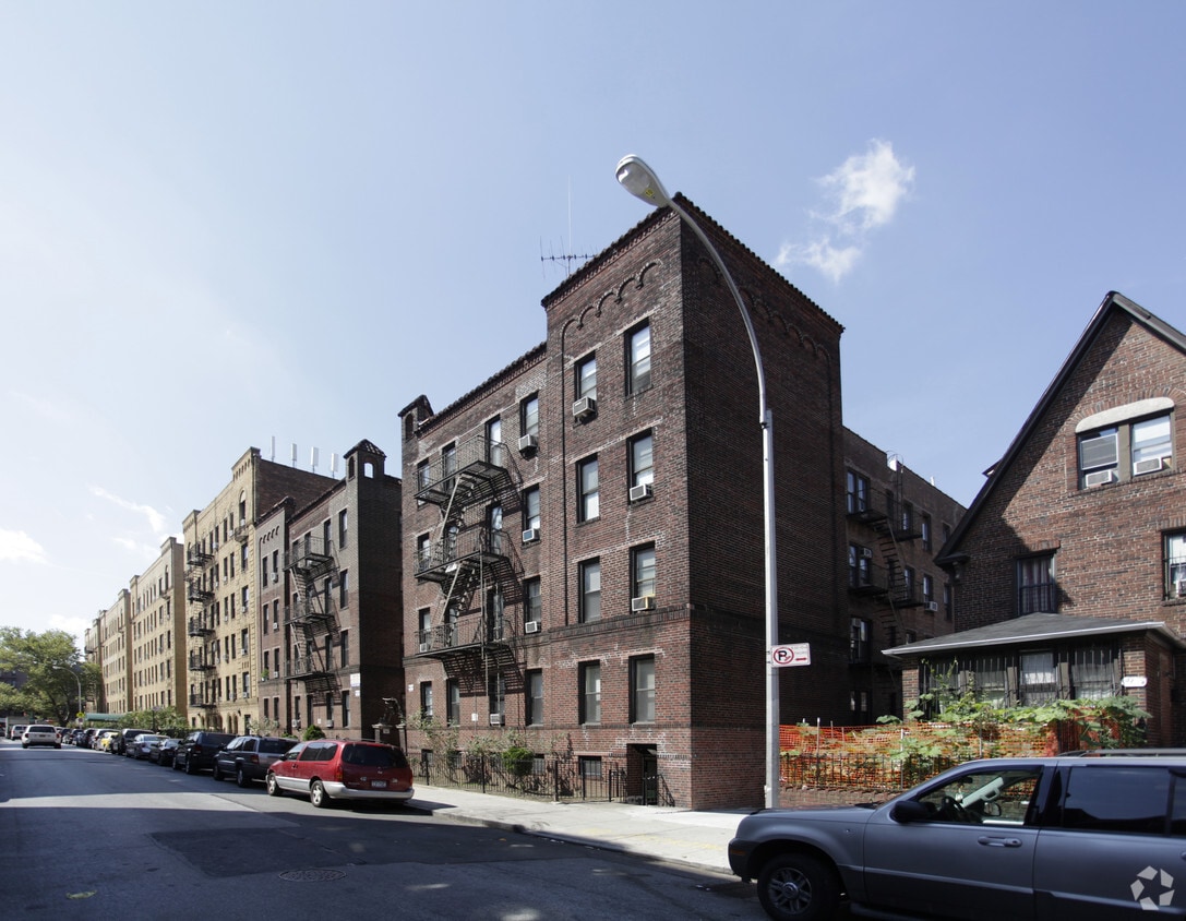 Building Photo - 3736 88th St
