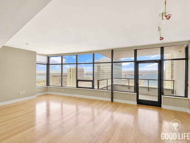 Building Photo - Beautiful 2BD/2BA + Den Condo in Downtown ...