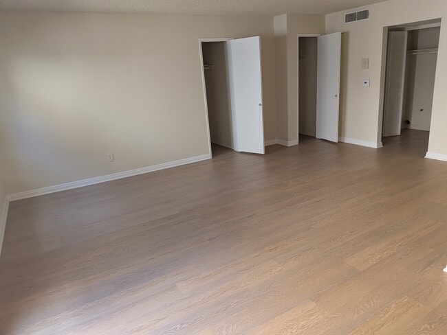 Photo - 3709 W Victory Blvd (Burbank, CA) Apartments