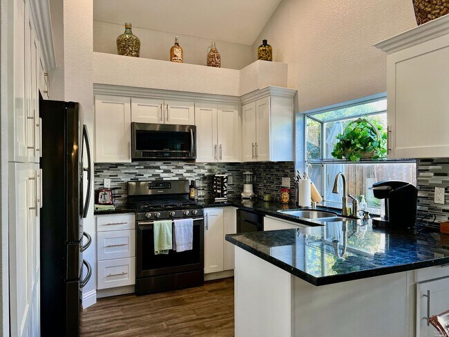 Building Photo - 2454 Wine Country Ave