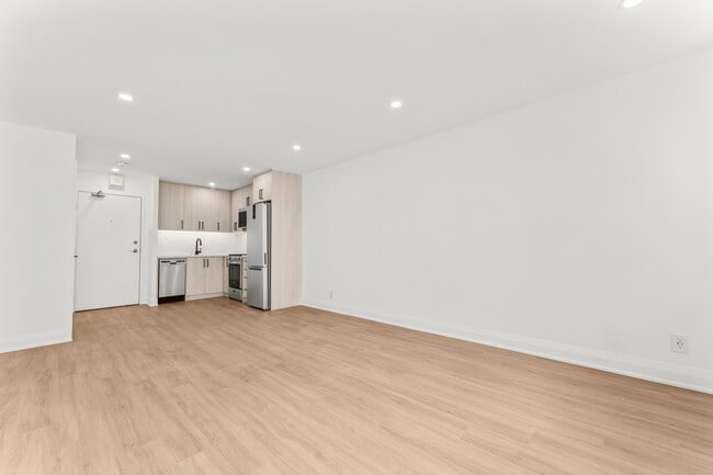 Photo - 44 Charles West in Manulife Centre Apartments