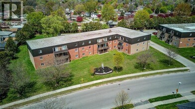 Building Photo - 370 Admiral Dr