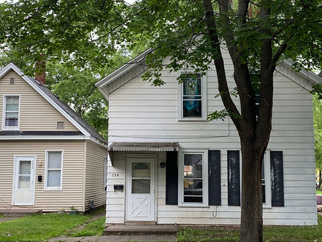 734 Jackson St Unit Lower, Wausau, WI 54403 Room for Rent in Wausau