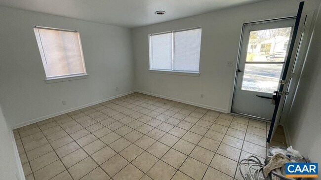 Building Photo - 1519 Rosa Terrace