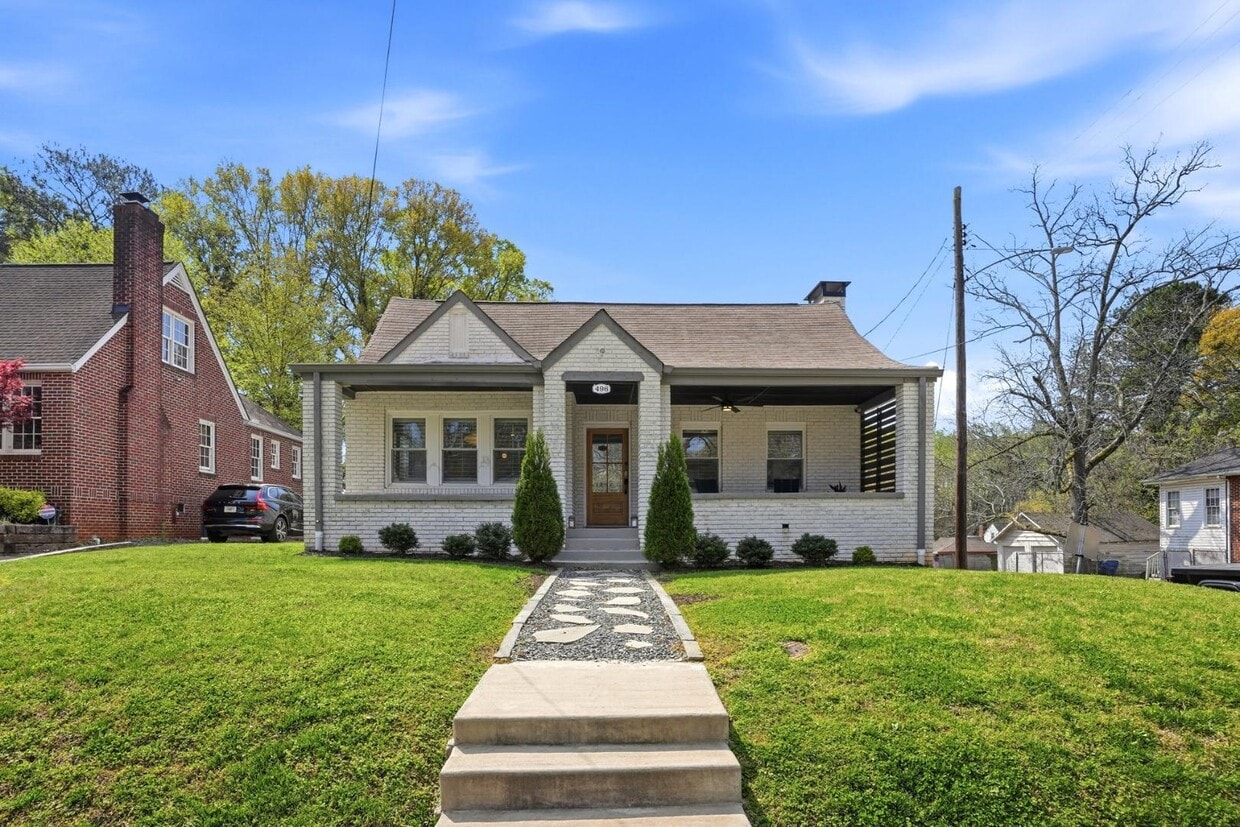Photo - 496 Shannon Dr SW