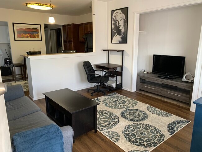 Sala de estar (activado) - 672 W 16th St