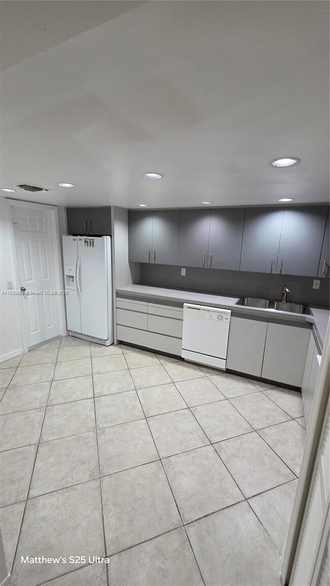 Building Photo - 6611 Racquet Club Dr