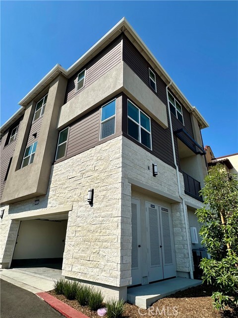 Building Photo - 3551 Indigo Privado
