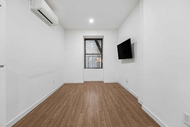 Foto del edificio - 160 W 54th St