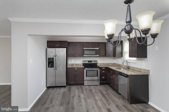Building Photo - 31 Stone Falls Ct
