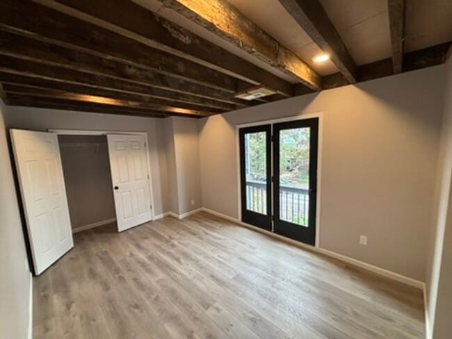 Foto del edificio - 235 E Market St