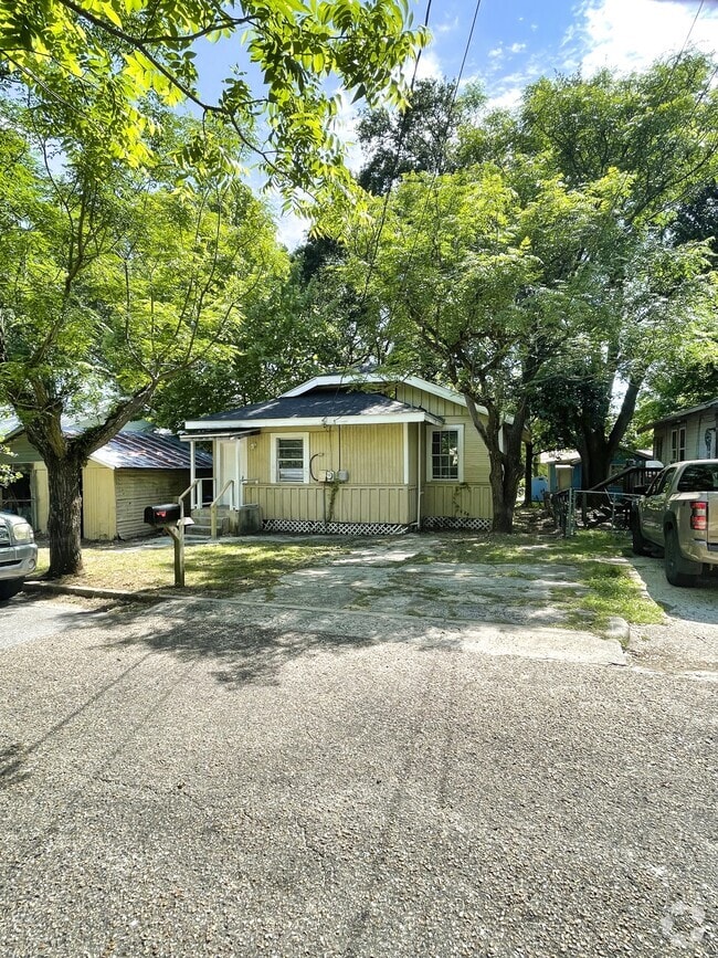 Building Photo - 17 Gulf St