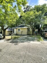 Building Photo - 17 Gulf St