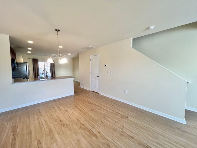 Foto del edificio - Stunning 2BD, 2.5BA Durham Townhome in a P...