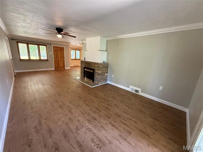 Foto del edificio - 6321 Monterey Dr