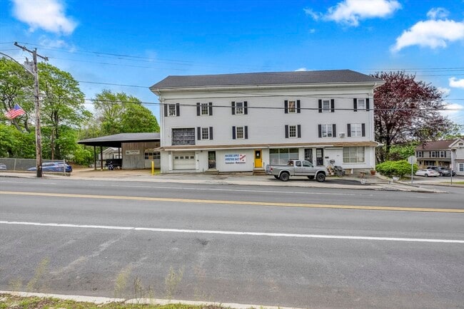 Building Photo - 200 Main St