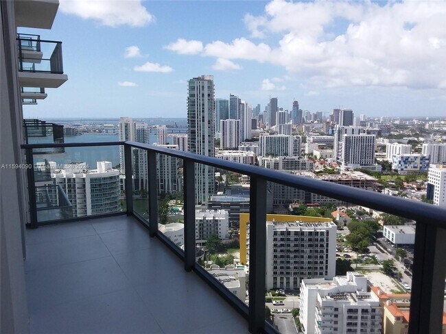 Foto del edificio - 501 NE 31st St
