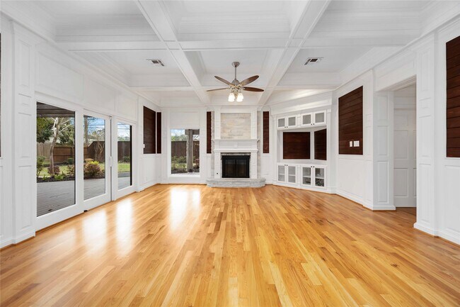 Building Photo - 4031 Fernwood Dr