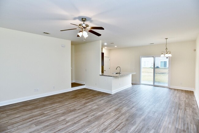Foto del edificio - 3 Bedrooms / 2.5 Bathrooms Townhome In Ric...