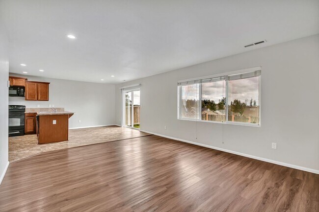 Foto del edificio - 1927 200 St E