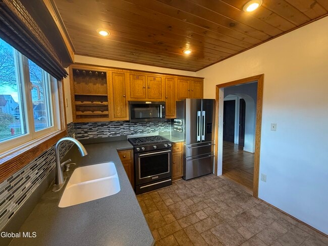 Foto del edificio - 152 E State St