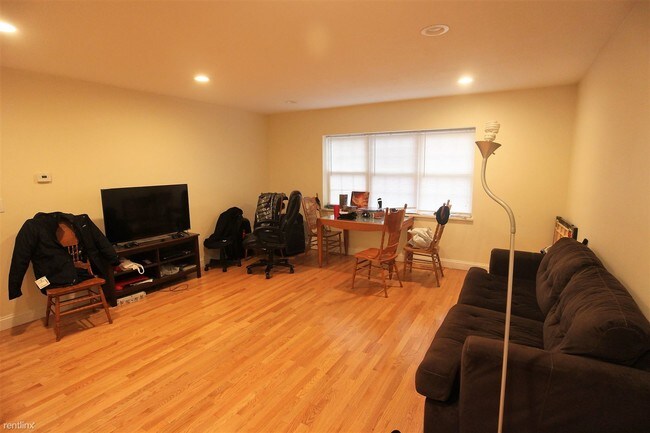 Foto del edificio - 125 Lake Shore Rd